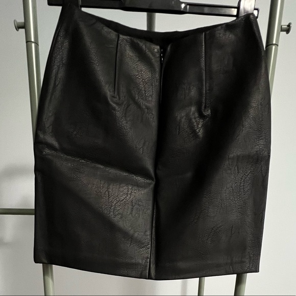 Club Mónaco - Pleather Skirt - Picture 3 of 3